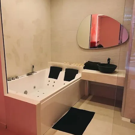 Loft Avec Jacuzzi Apartment *